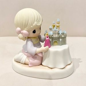SOLD:🎀Disney Precious Moments Girl With Castle🎀
